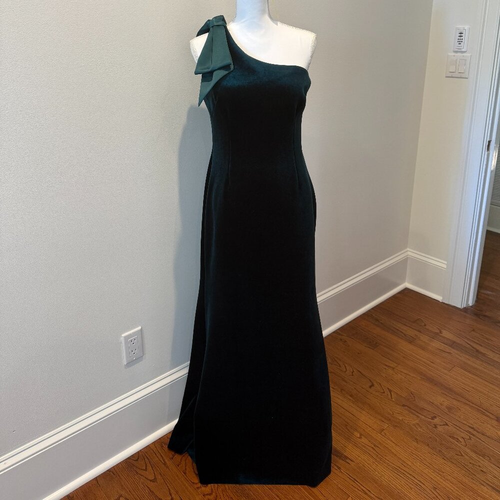 GREEN VELVET ONE SHOULDER GOWN